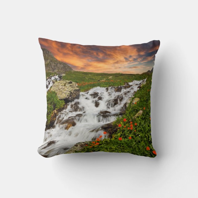 Almofada Cachoeira nas montanhas com flores (Frente)