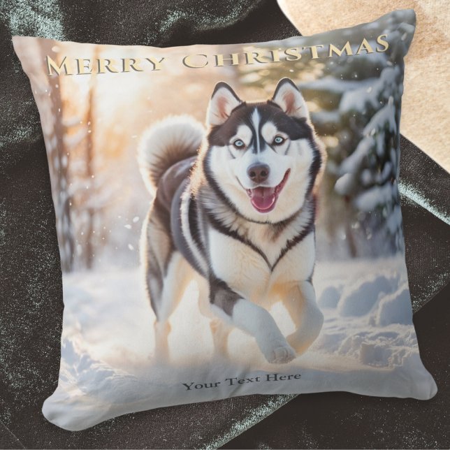Almofada Cachorro De Rouco Personalizado Elegante Na Neve F (A personalized Christmas pillow, with picture on both sides of a husky in snow in a watercolor style)