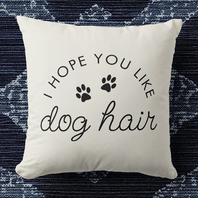 Almofada Cachorro Engraçado Cachorro Pet Mãe Pai (Beige pillow with black text saying "I hope you like dog hair," includes two paw prints. )