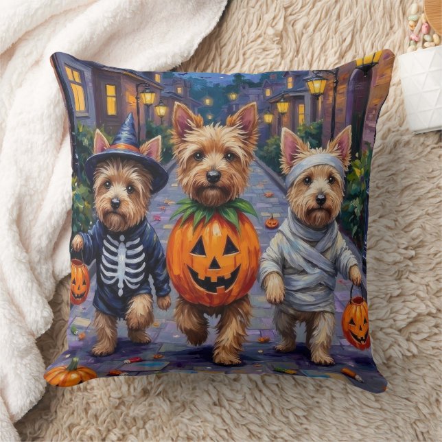 Almofada Cairn Terrier Trick-or-Tratating Halloween Costume (Cobertor)