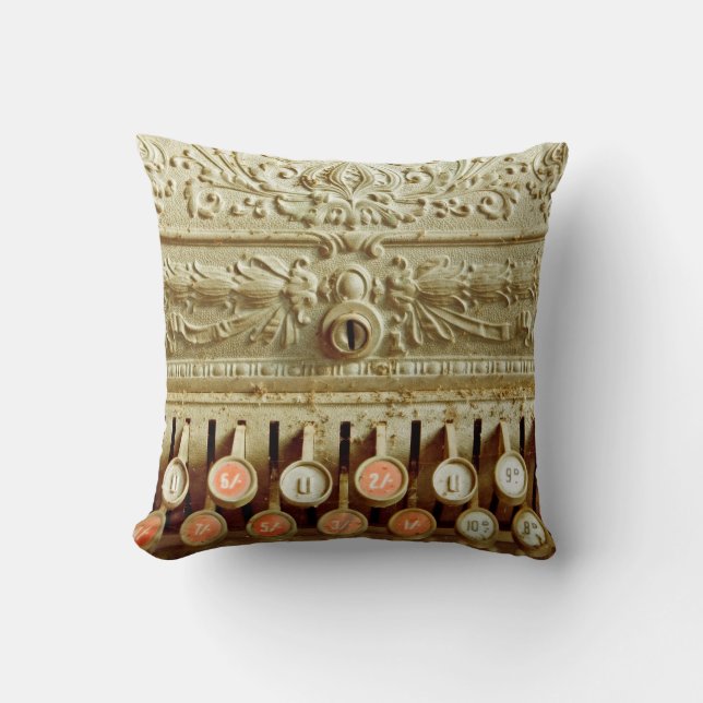 Almofada Caixas de notas, cobertas de poeira e teia (Frente)