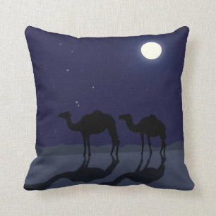 Almofada Camelos do Dromedary na noite do deserto de Sahara