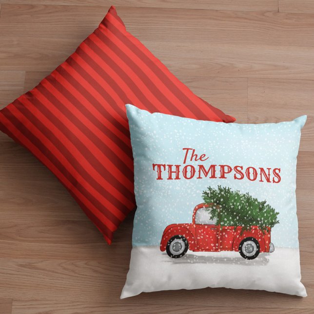 Almofada Caminhão Vermelho no Feriado de Nome Personalizado (Holiday rustic red truck custom throw pillow)