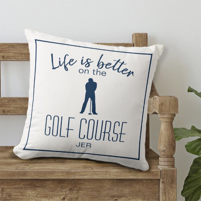 Almofada Campo de Golfe de Golfista Citação Monogramada Azu (Golfer Golf Course Quote Monogrammed White Blue Throw Pillow)