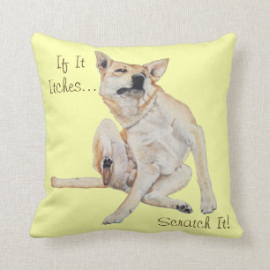 Almofada cão itchy que risca a pintura com slogan engraça