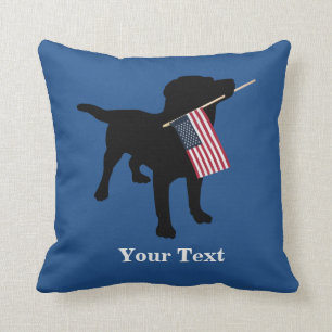Almofada Cão preto do laboratório com a bandeira american