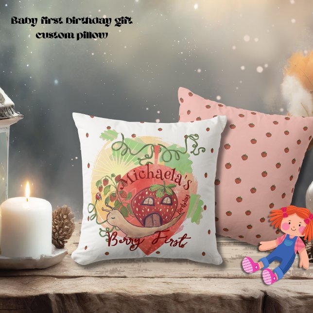 Almofada Caracol Whimsical e primeiro aniversario de Morang (Whimsical Snail & Strawberry 1st birthday Throw Pillow)