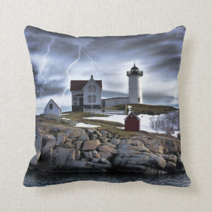 Almofada Casa de luz "Nubble" da Stormy Cape Neddick