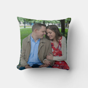 Almofada Casal Romântico Sentado Junto