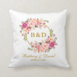Almofada Casamento Dourado do monograma da grinalda floral<br><div class="desc">Travesseiro Dourado da lembrança do casamento do monograma da grinalda floral cor-de-rosa</div>