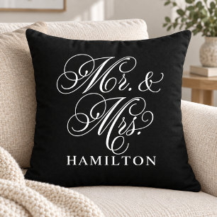 Almofada Casamento Elegante em Letra Mr e Mrs Preta