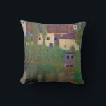 Almofada Castelo de Água, Gustav Klimt<br><div class="desc">Gustav Klimt (14 de julho de 1862 - 6 de fevereiro de 1918) foi um pintor simbólico austríaco e um dos membros mais proeminentes do movimento Secessão de Viena. Klimt é notado por suas pinturas, murais, esboços, e outros objetos de arte. Além de suas obras figurativas, que incluem alegorias e...</div>