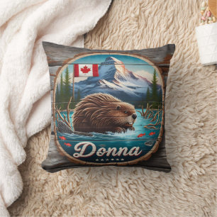Almofada Castor Canadiano nas Florestas com Montanhas