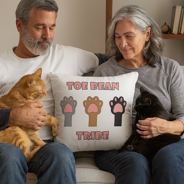 Almofada Cat Paws Toe Bean Tribe (A throw pillow with three cat paws and the words toe bean tribe.)