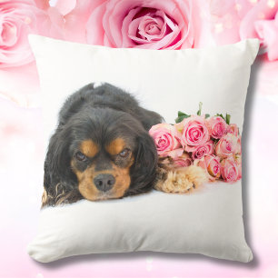 Almofada Cavalier King Charles Spaniel Com Rosas Rosa