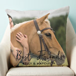 Almofada Cavalo de Fotografia Equestre Personalizado dos Me<br><div class="desc">Celebre o seu melhor amigo com um travesseiro personalizado de manutenção de fotos de cavalos. Cada cavalo merece seu próprio travesseiro fotográfico personalizado. Um presente maravilhoso para todas as mães e equestrianos! O travesseiro tem dois lados para que você possa fazer fotos diferentes em cada lado. A frente é personalizada...</div>