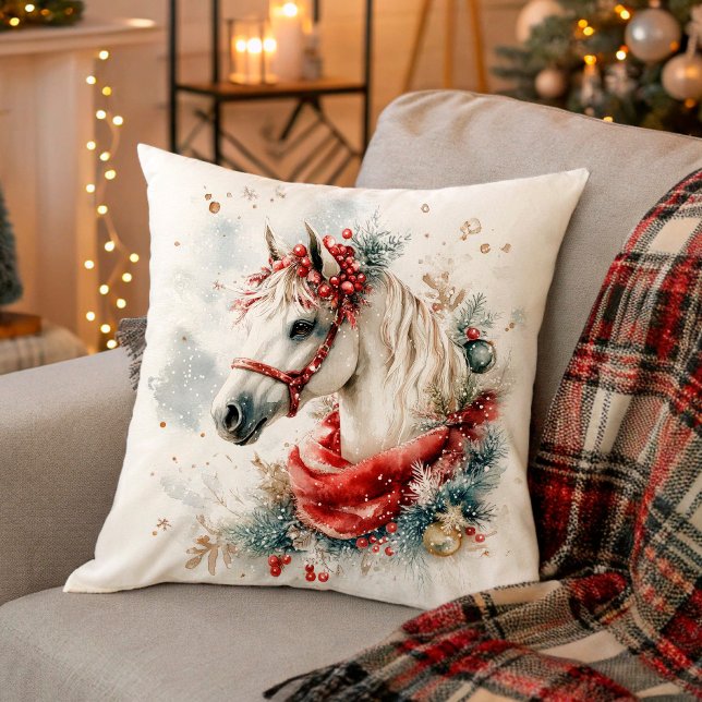 Almofada Cavalo de Inverno na Floresta Nevada (Winter Horse in Snowy Forest Throw Pillow)