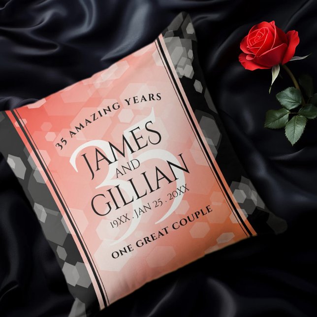 Almofada Celebração do 35º aniversário do Casamento de Cora (EO 35th Wedding Anniversary Throw Pillow on Black Silk Cover Photo.)