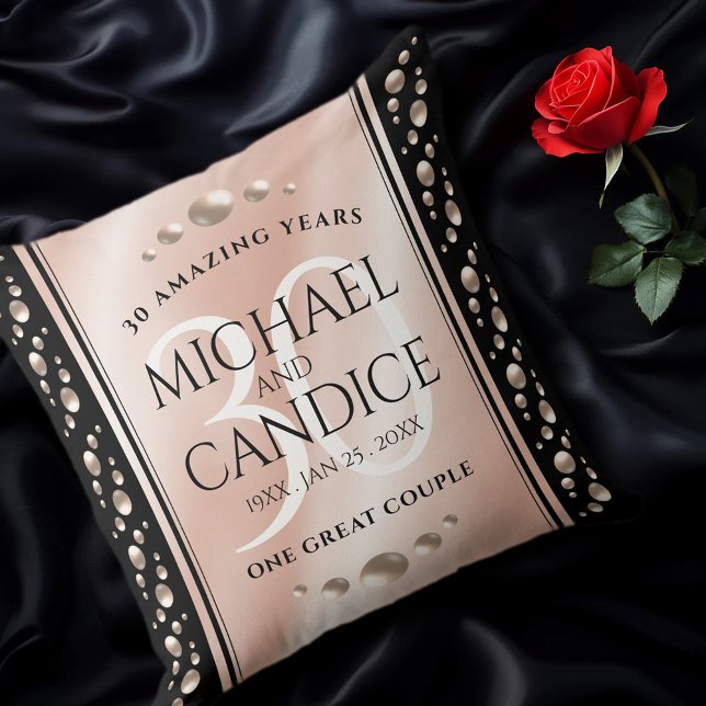 Almofada Celebração do Aniversário de Casamento de Pearl 30 (EO 30th Wedding Anniversary Throw Pillow on Black Silk Cover Photo)