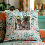 Almofada Cereja no Topo | Foto do dia de as mães<br><div class="desc">Celebre a mãe em estilo com o Travesseiro decorativo de Foto Cherry On Top Dia de as mães — uma famosa e personalizável manutenção que ela apreciará para sempre. Apresentando um belo pano de fundo com padrão de cereja com matizes macios, este travesseiro enquadra lindamente sua foto favorita da família,...</div>