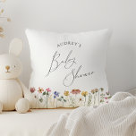 Almofada Chá de fraldas de flor selvagem colorido<br><div class="desc">Este travesseiro decorativo colorido de chá de fraldas de flor silvestre é perfeito para o seu simples, caprichoso, chá de fraldas de verão do arco-íris. Os florais cor rosa, amarelo, laranja e dourado brilhantes e encantados dão a este produto a sensação de um primavera hippie minimalista, elegante e vintage. A...</div>