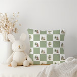 Almofada Chá de fraldas de padrões de animais florestais<br><div class="desc">Apresentando nosso travesseiro decorativo de padrão de animais da floresta - perfeito para uma celebração fofa e caprichosa! Apresentando um tema moderno da floresta aquática com criaturas adoráveis como uma raposa, urso pardo, coelho e veado, é excelente para um chá neutro em termos de gênero. Essa design boêmica estabelece uma...</div>