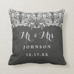 Almofada Chalkboard Lace Sr. e Sra. Travesseiro Wedding<br><div class="desc">Travesseiros de casamento mais bonito na Loja Little Bayleigh!</div>
