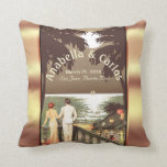 Almofada Champanhe da praia | do vintage do art deco<br><div class="desc">Do "um travesseiro decorativo da praia art deco" do vintage que descreve um casal no amor que negligencia uma opinião bonita da baía em uma ilha tropical. Clique a PERSONALIZAÇÃO ELE botão para personalizar com suas próprias preferências do texto & da pia batismal. Os convites do casamento, as etiquetas, os...</div>