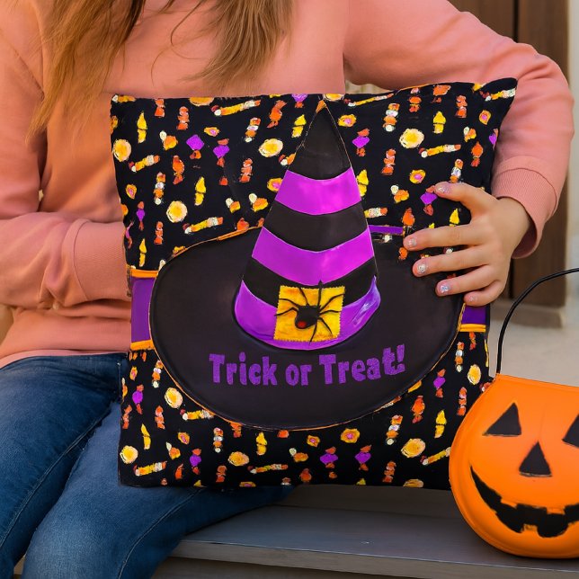 Almofada Chapéu de Bruxa de Halloween / Doce ou Travessura (Add cozy ambiance to your porch with outdoor Halloween Pillow)