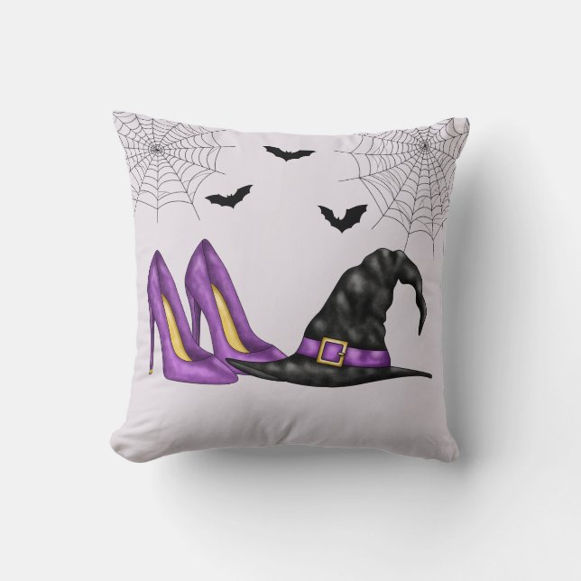 Almofada Chapéu de Bruxa e Sapatos Roxos Halloween Capricho (Frente)