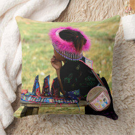 Almofada Charm and Tradition: Souvenir Merchant
