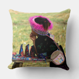 Almofada Charm and Tradition: Souvenir Merchant