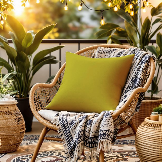Almofada CHARTREUSE Verde Amarelado Cor Sólida  (A Chartreuse-colored plain minimalist design pillow adds a vibrant accent and coziness to your space)