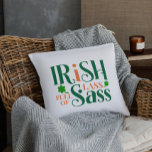 Almofada Cheio Irlandês De Sass Funny Dia de São Patrício<br><div class="desc">Cheio Irlandês De Dia de São Patrício Engraçado. Se você é um Cheio de Sass? Então esta Rua do Dia do Patrick é perfeita para você! A única coisa a vestir para celebrar a terra dos duendes nas Ruas. Verde e laranja.</div>