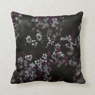 Almofada Cherry Blossoms em ameixa Escura