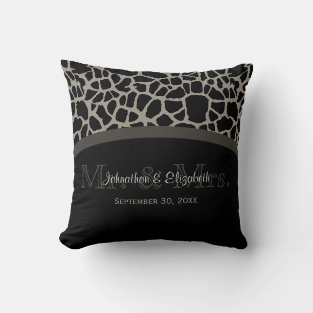 Almofada Chic Black Giraffe Casamento Elegante Monograma (Frente)