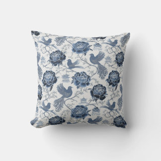 Almofada Chinoiserie Azul com Desenho Floral de Aves e Pago
