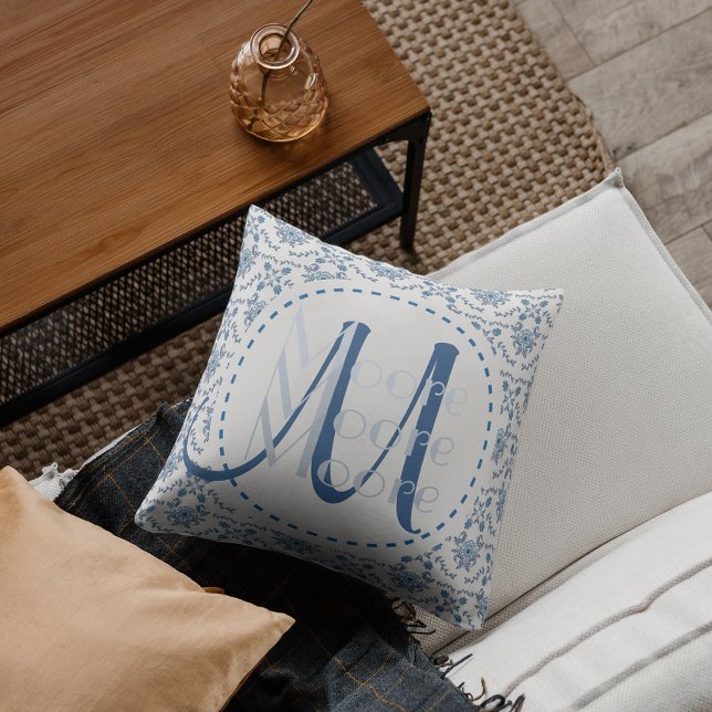 Almofada Chinoiserie Delft Blue Monograma ・ Personalizado (Criador carregado)