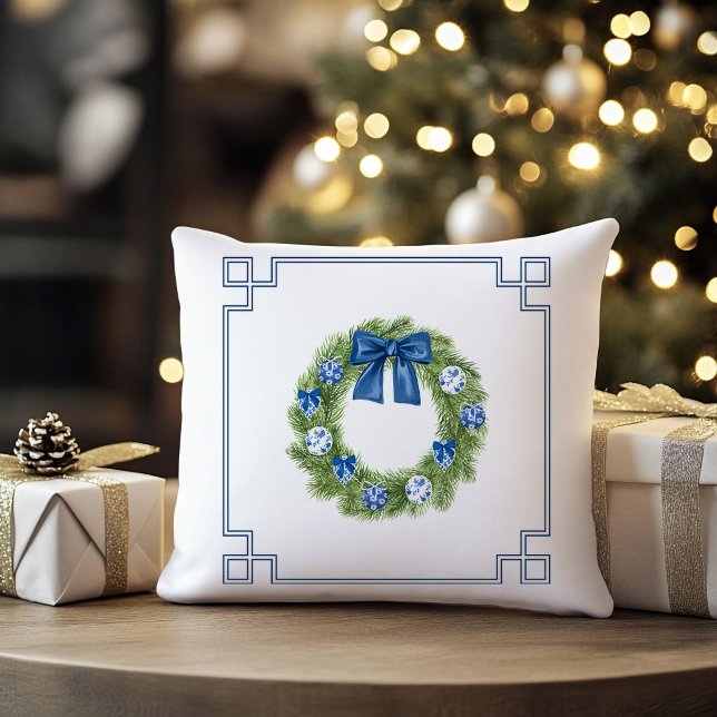 Almofada Chinoiserie Wreath Monograma Feriado de Natal (Chinoiserie Christmas wreath monogrammed pillow)