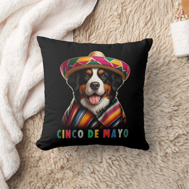 Almofada Cinco de Mayo Bernese Cachorros com Poncho e Sombr (Cobertor)
