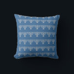 Almofada cinza AZUL E PRATA, travesseiro MENORAH & STARS<br><div class="desc">travesseiro azul e cinza MENORAH STAR OF DAVID TRIM pelo designer Sandy Closs ~ SandyCloss~</div>