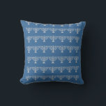 Almofada cinza AZUL E PRATA, travesseiro MENORAH & STARS<br><div class="desc">travesseiro azul e cinza MENORAH STAR OF DAVID TRIM pelo designer Sandy Closs ~ SandyCloss~</div>