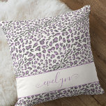 Almofada Cinza Lilac Impressa De Leopardo Animal Personaliz<br><div class="desc">Travesseiro de Impressão Leopardo. Trendy e cada vez mais popular design de impressão animal em cinza lilás e branco,  em ambos os lados e personalizado com seu nome na frente.</div>