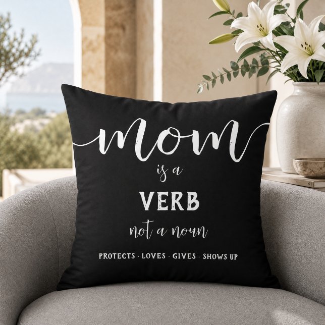Almofada Citação de Mãe de Letra Branca 'Mãe é um Verbo' (Criador carregado)