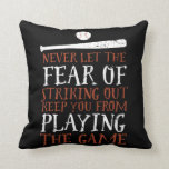 Almofada Citação do Esporte Motivacional Inspiracional<br><div class="desc">Nunca deixes que o medo de atacar te impeça de jogar o jogo. Citações inspiracionais e motivacionais de beisebol para inspirar e motivar jogador de beisebol como você. Não importa que você ganhe ou perder. O que importa é que você tenta jogar. Todo sucesso começa com o fracasso.</div>
