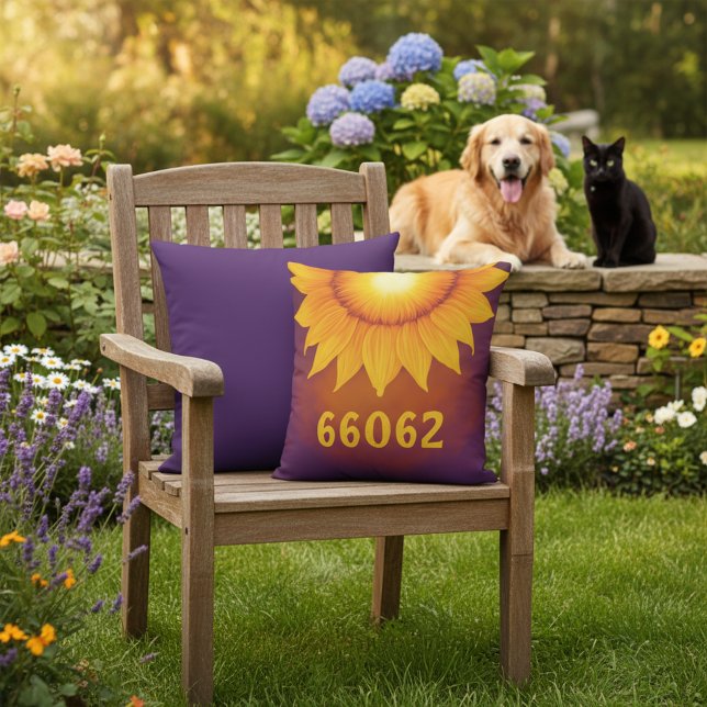 Almofada Código Zip Personalizado Decorativo de Girassol (Personalized zip code and sunflower outdoor throw pillow.)