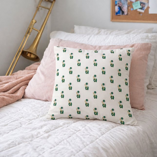 Almofada Coelho da Banda Marcial com Trombone Verde Dourado (A throw pillow with a pattern of white bunny rabbits holding a trombone.)