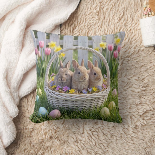 Almofada Coelhos da Páscoa em uma Cesta de Vime na Grama (Cobertor)