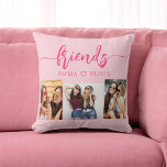 Almofada Colagem de Amigos Rosa Quente 3 Fotografias<br><div class="desc">Celebre sua amizade com o Travesseiro decorativo Colagem Amizade Fotográfica Amigos 3. Este travesseiro personalizado apresenta uma bela colagem organizada de três fotos queridas, capturando momentos especiais com seus amigos. Feito de materiais de alta qualidade, ele adiciona um toque na moda e sentimental a qualquer espaço. Perfeito para aniversários, feriados...</div>