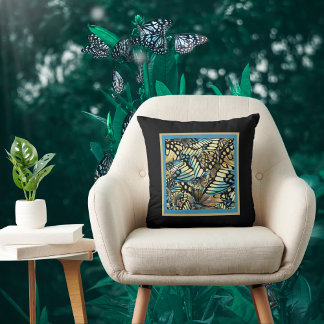 Almofada Colagem de Borboleta Azul e Dourada em Preto